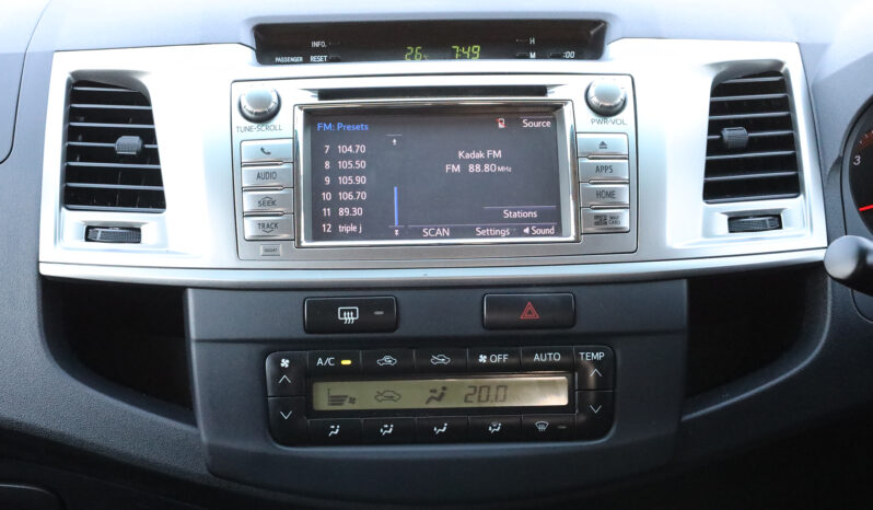 
								TOYOTA HILUX (PICKUP) full									