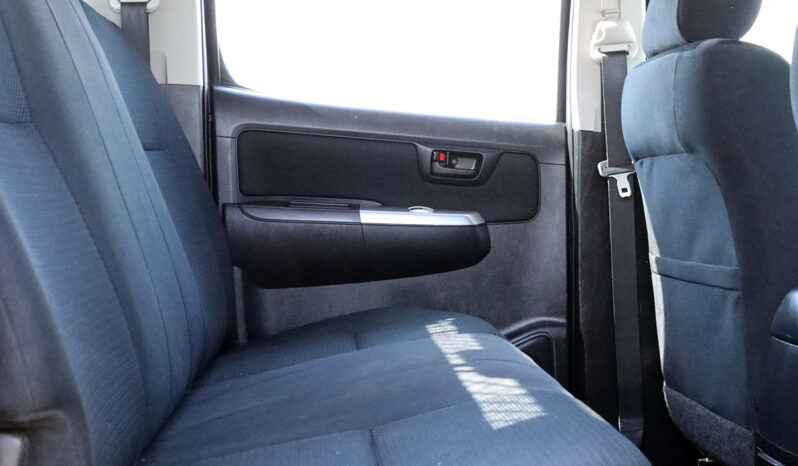 
								TOYOTA HILUX (PICKUP) full									