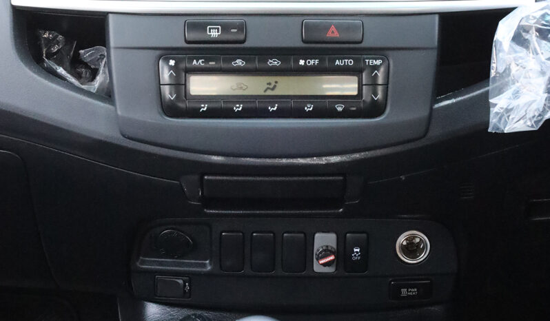 
								TOYOTA HILUX (PICKUP) full									