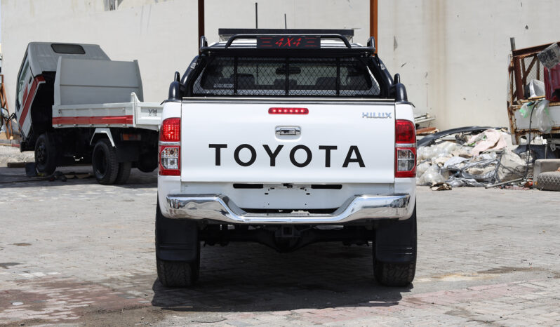 
								TOYOTA HILUX (PICKUP) full									