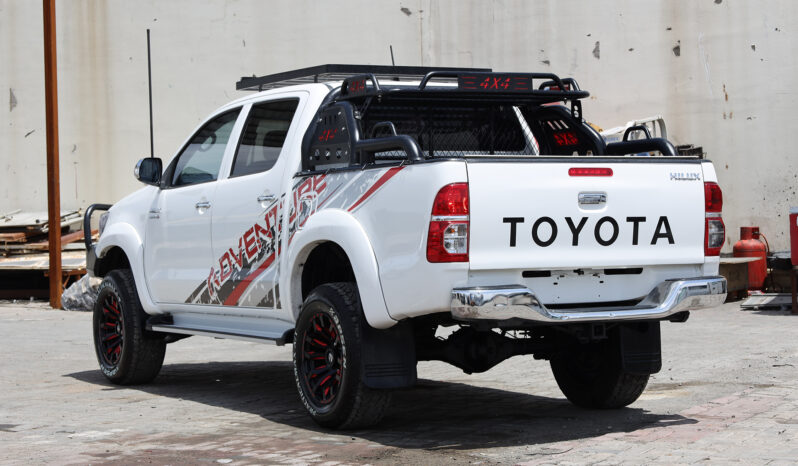 
								TOYOTA HILUX (PICKUP) full									