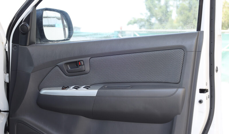 
								TOYOTA HILUX (PICKUP) full									