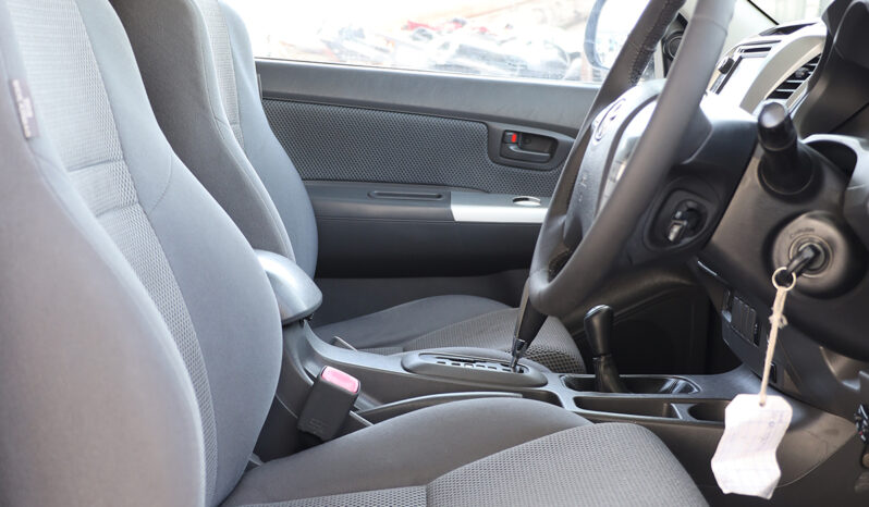 
								TOYOTA HILUX (PICKUP) full									